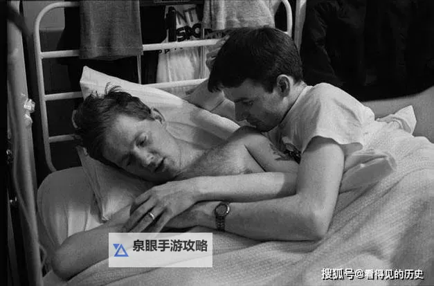 老人同性恋的生活故事:勇敢追爱的每一个瞬间图1