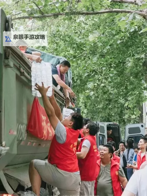 赵丽雅正搭公交车准备回家，温馨时刻温暖日常图1