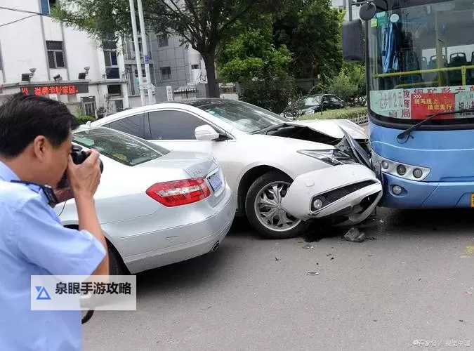 醉驾男子剐蹭逃逸后称自己是国际记者引发关注图1