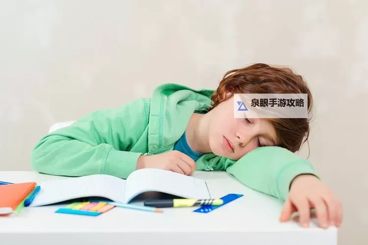 奇趣童趣：坐在木马的木棒上写作业的奇妙时光图1