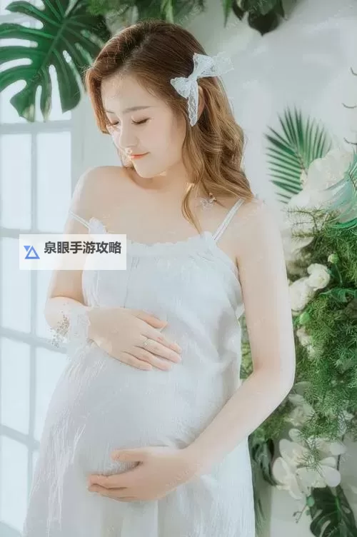 孕妇趟开大BB：产房内的感人瞬间与母爱坚韧图1