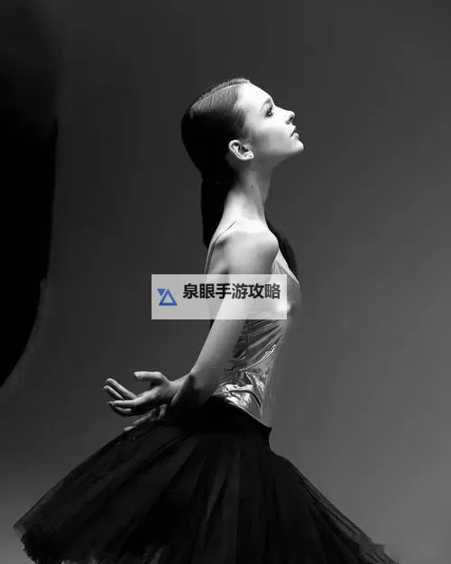 探索极限美学:最大胆美女人体摄影精彩呈现图1