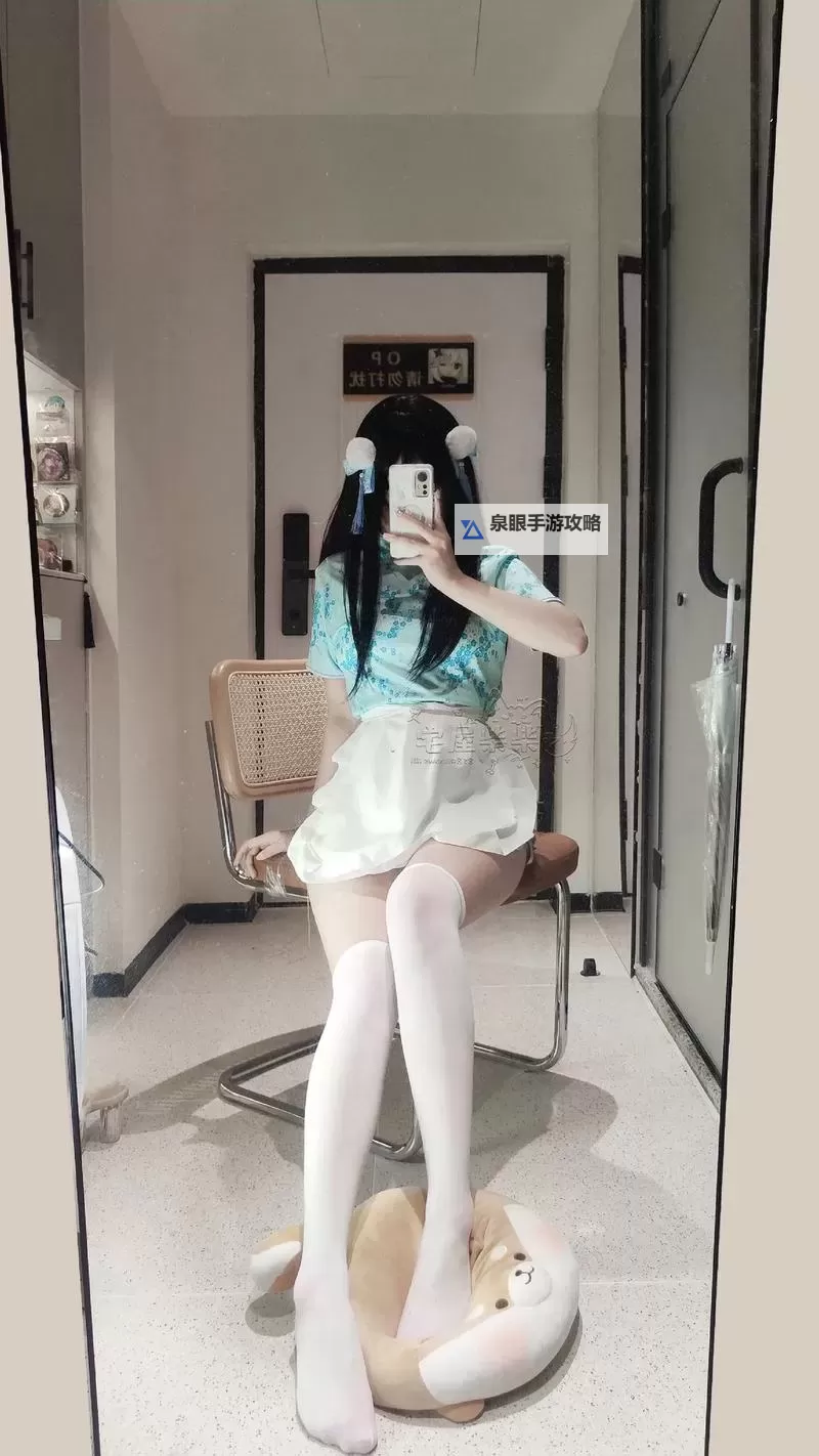 17c一起草白丝:青春校园的甜蜜故事图2