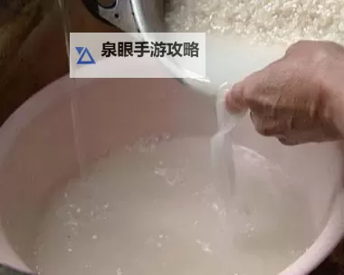 用什么水淘米最好?掌握这些技巧让米饭更香更健康图1