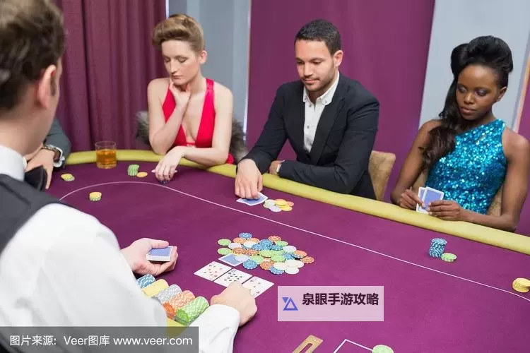 夜幕下的博弈:美女和男人打扑克的微妙对决图1