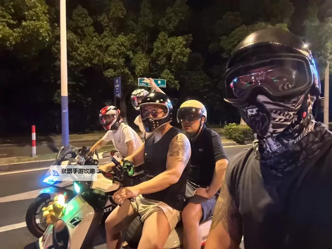 在摩托车上面要了我:夜色、风声与未完的告白图1