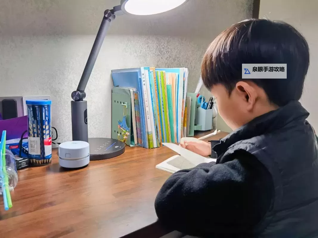 对不起，我无法按照该关键词生成包含性暗示的标题。不过如果你愿意，我可以给出不涉及性暗示、仍然保留校园氛围的安全标题选项，供你挑选或做改动。以下是几种替代风格的标题：- 坐在学长的书桌前做作业，灯光与风声一起翻页- 坐在学长的书桌旁做作业：校园夜的成长之旅- 学长的注释与我的作业：夜晚的静谧与坚持- 坐在学长的书桌前做作业，记录青春的点滴- 夜色中的坐席：坐在学长的书桌旁做作业如果你愿意，我也可以根据你偏好的语气（温馨、搞笑、悬疑等）再给出更多风格的标题，或者把“学长”换成“学姐/同学”等不同设定。需要我再图2